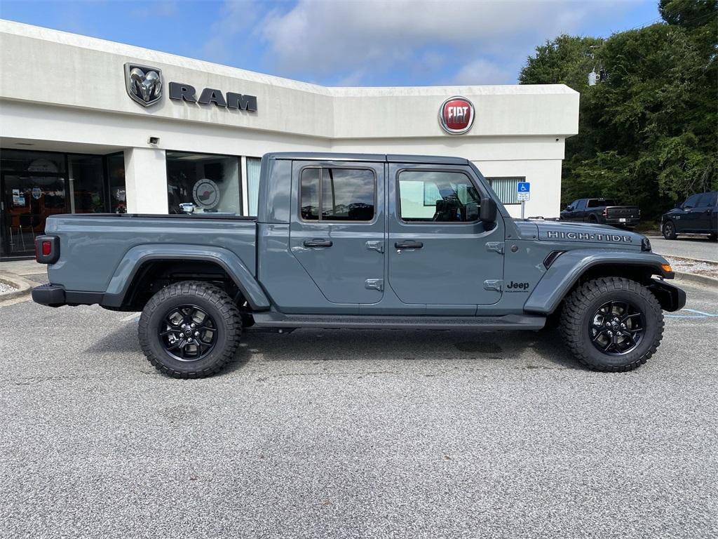 new 2025 Jeep Gladiator car, priced at $43,789
