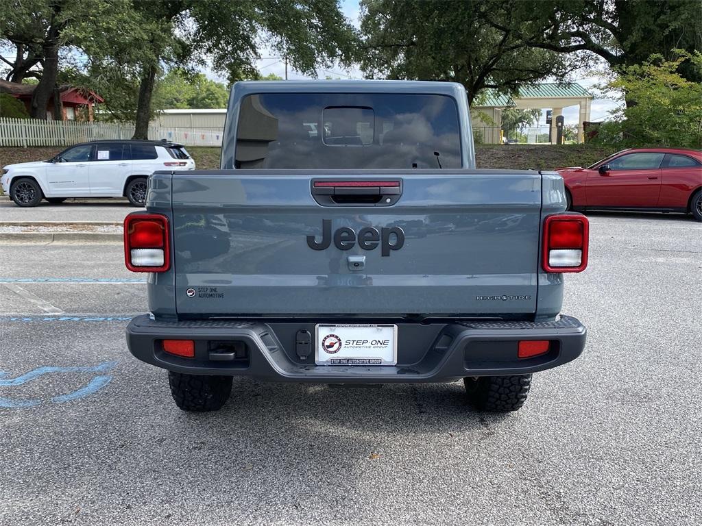 new 2025 Jeep Gladiator car, priced at $43,789