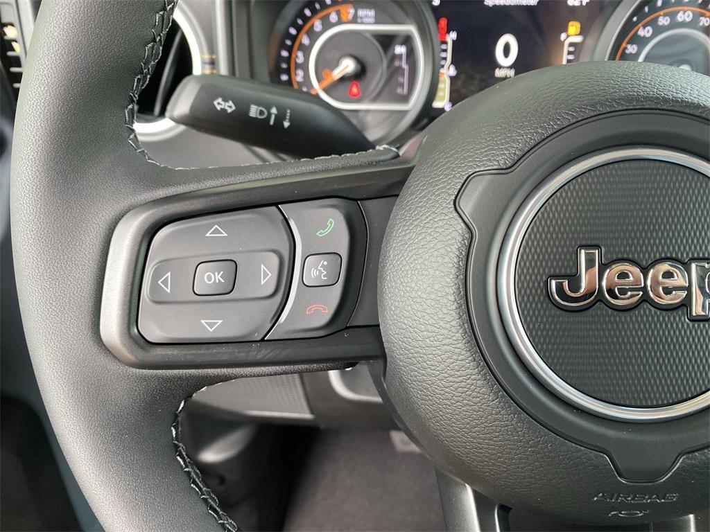 new 2025 Jeep Gladiator car, priced at $43,789