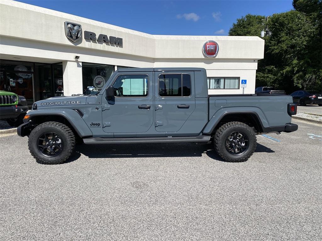 new 2025 Jeep Gladiator car, priced at $45,835
