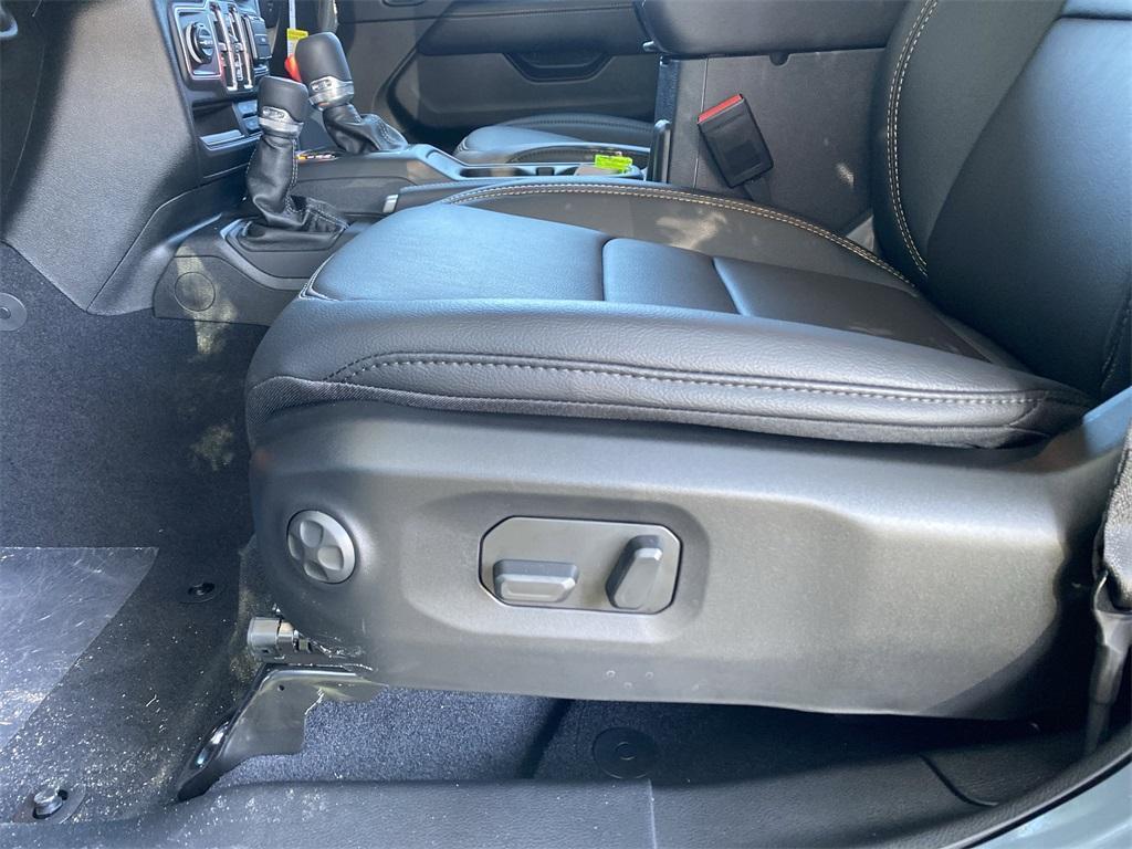 new 2025 Jeep Gladiator car, priced at $45,835