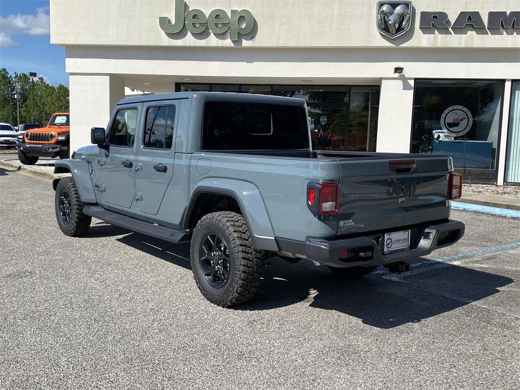 new 2025 Jeep Gladiator car, priced at $45,835