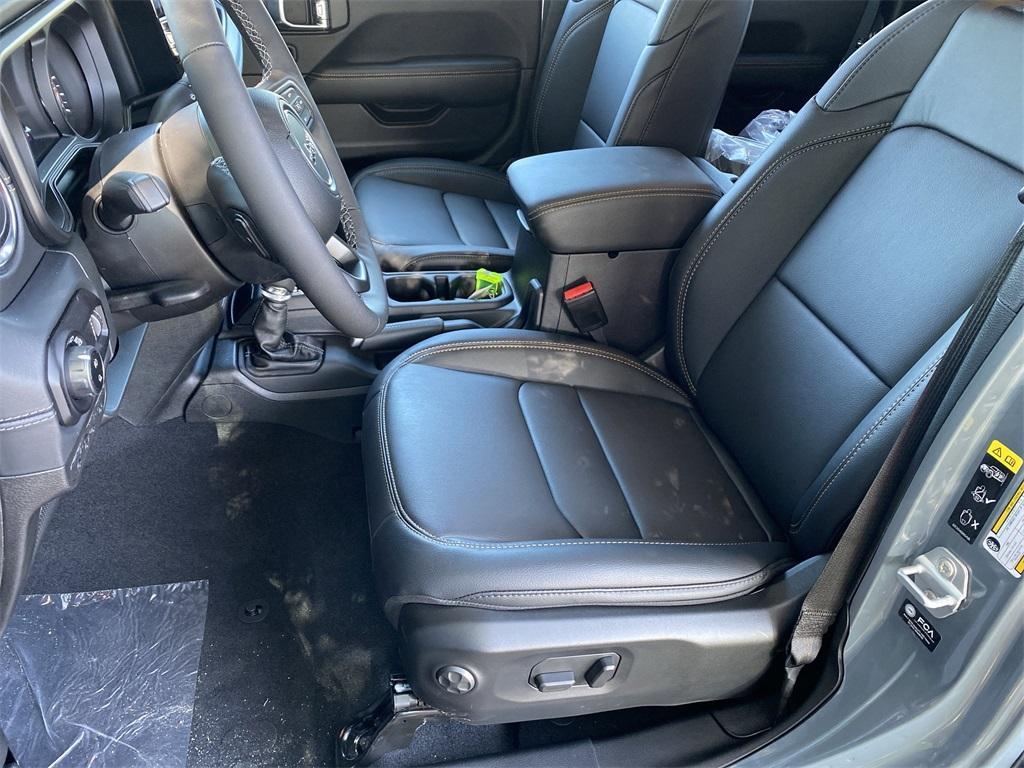 new 2025 Jeep Gladiator car, priced at $45,835