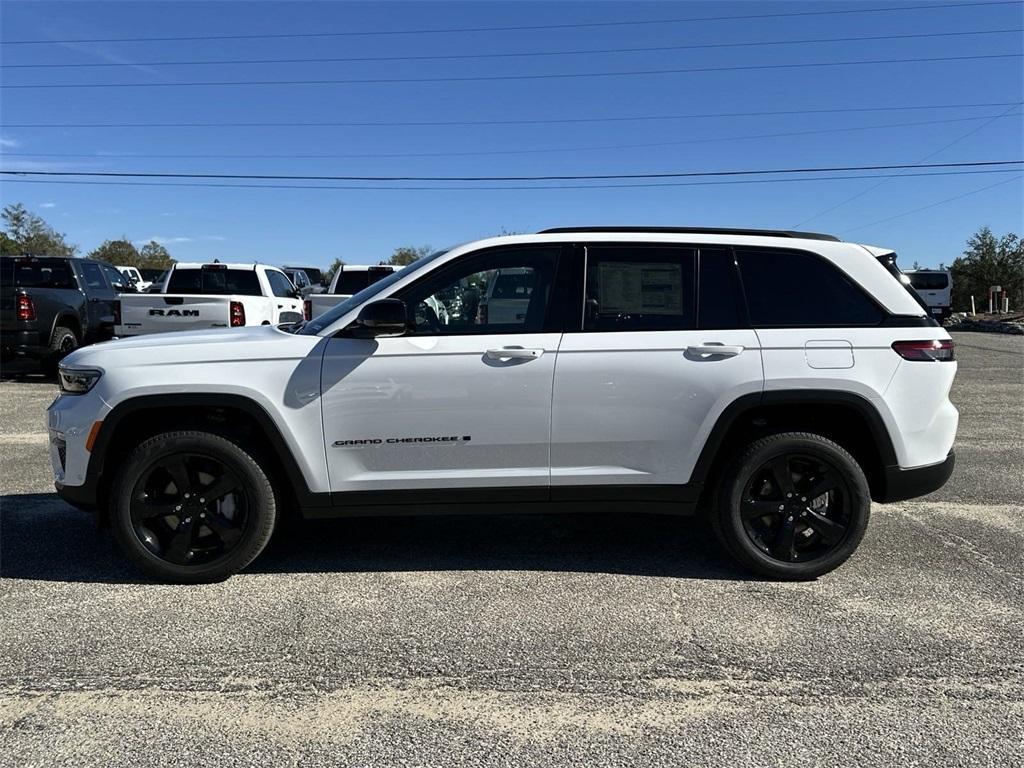 new 2025 Jeep Grand Cherokee car, priced at $51,721