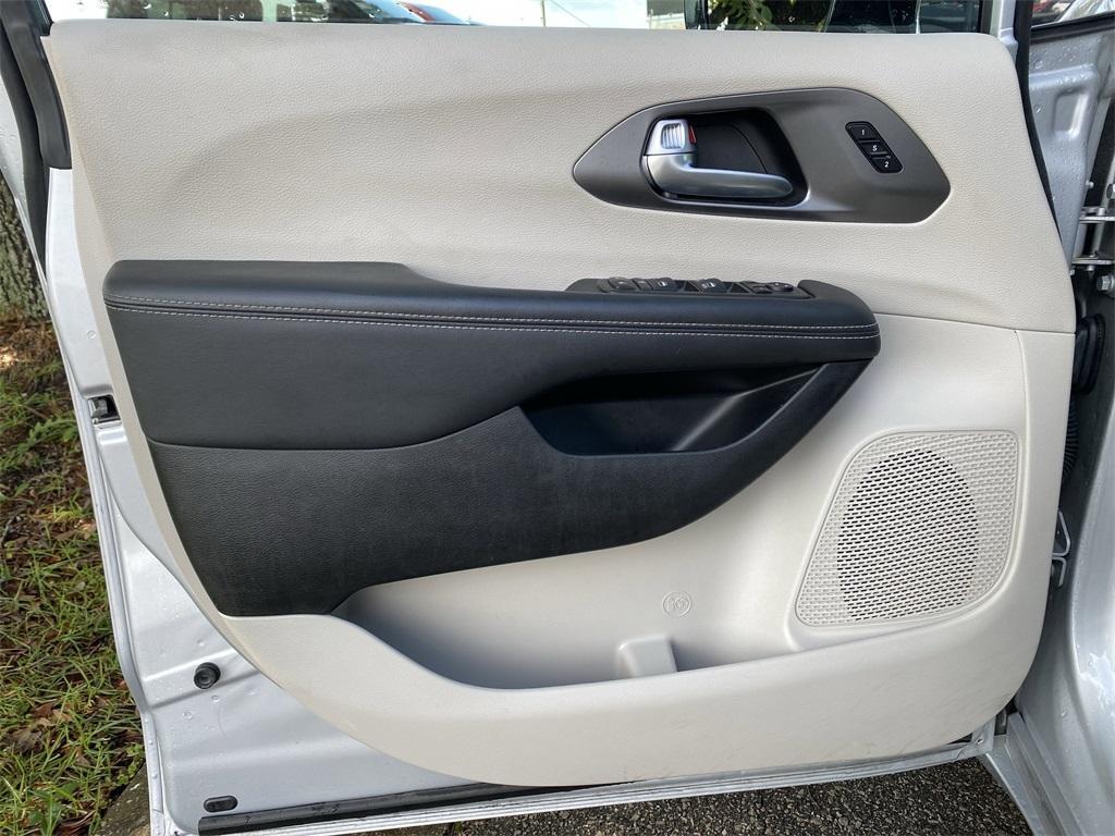 used 2024 Chrysler Pacifica car, priced at $30,951