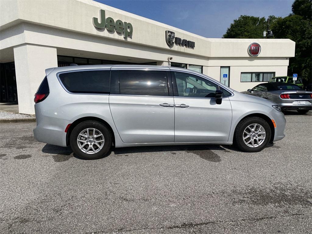 used 2024 Chrysler Pacifica car, priced at $30,951
