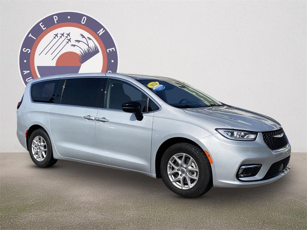 used 2024 Chrysler Pacifica car, priced at $30,951