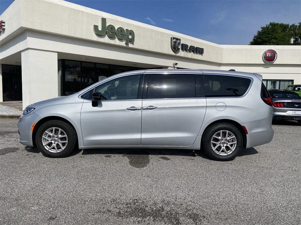 used 2024 Chrysler Pacifica car, priced at $30,951