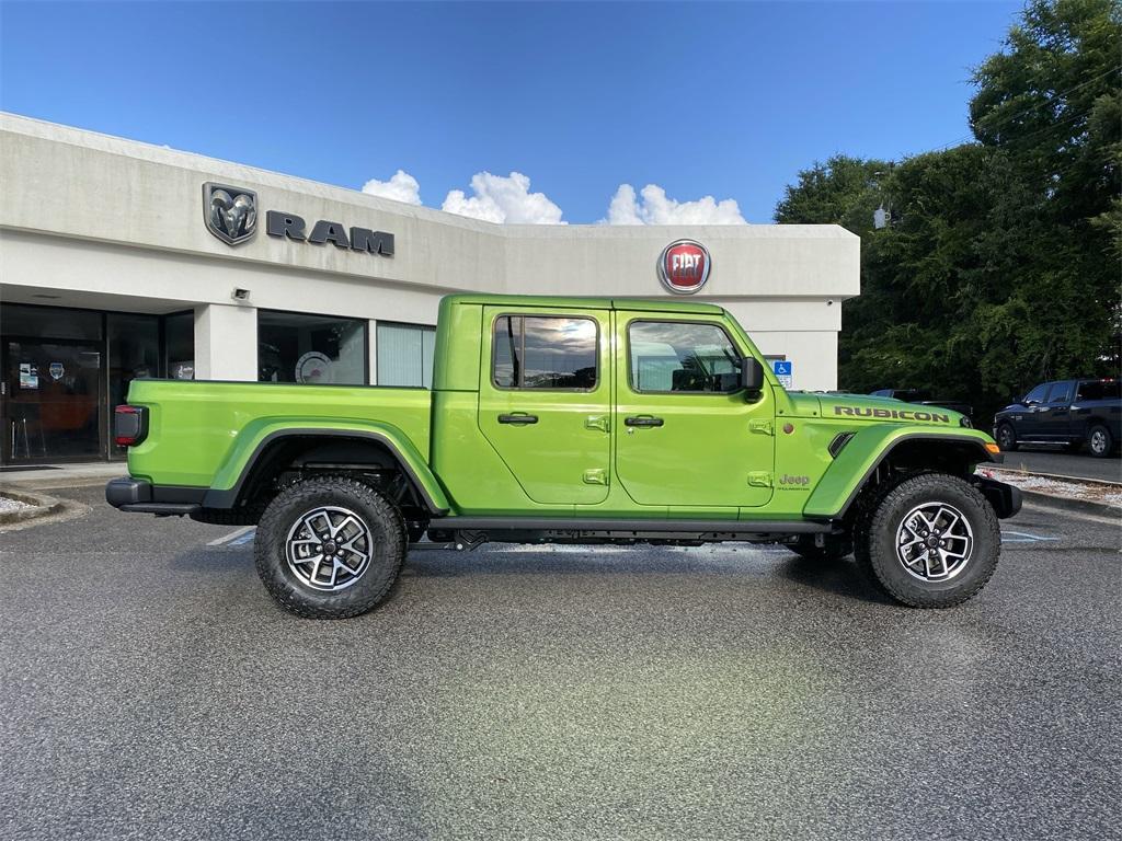 new 2025 Jeep Gladiator car, priced at $57,615