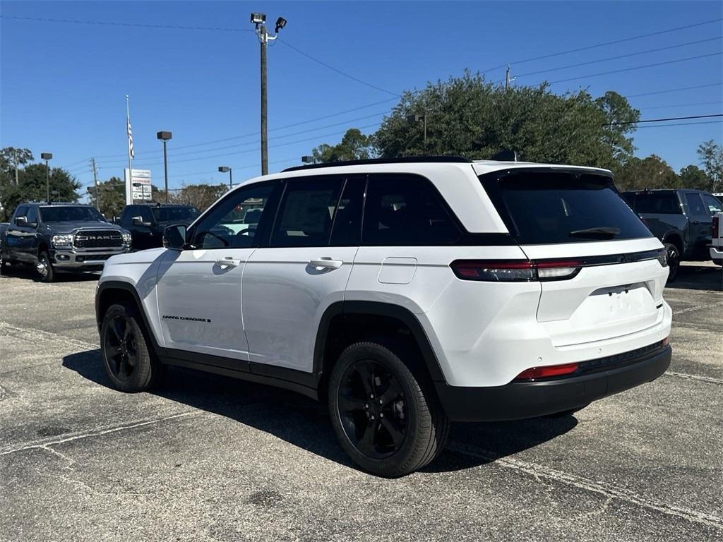 new 2025 Jeep Grand Cherokee car, priced at $47,823