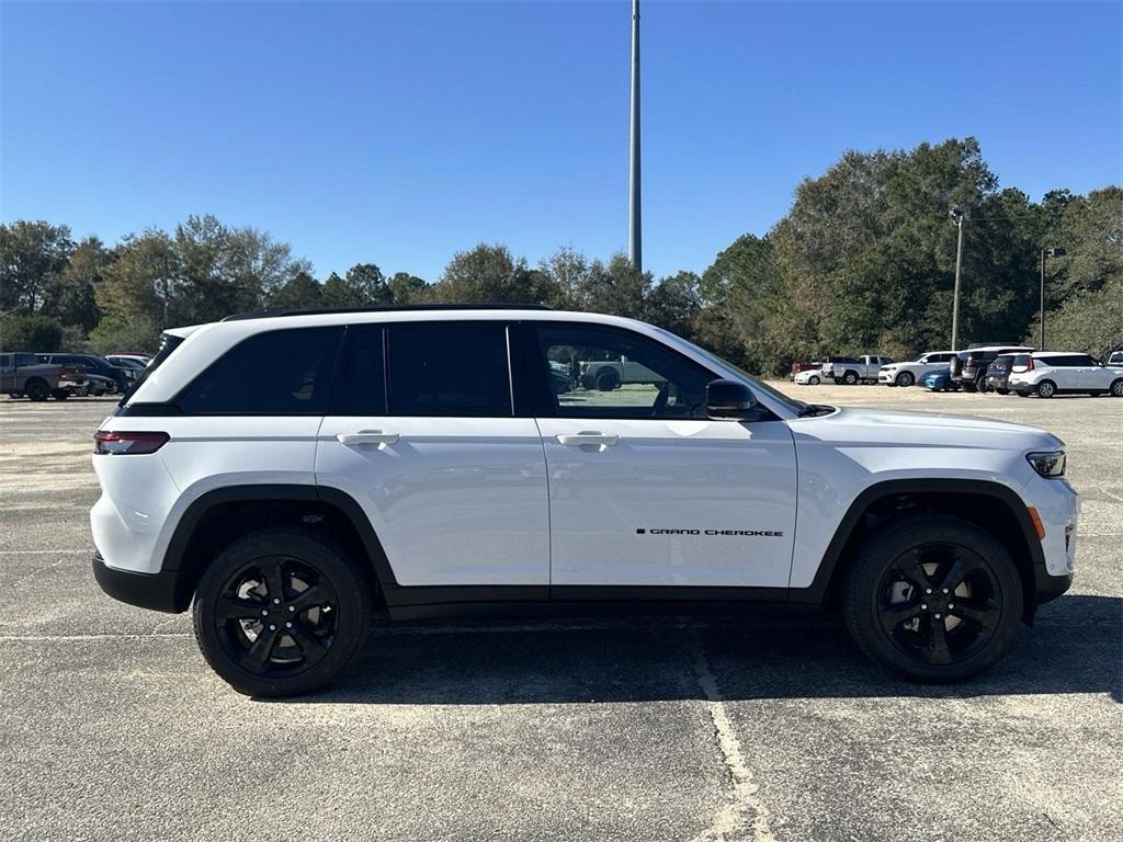 new 2025 Jeep Grand Cherokee car, priced at $47,823