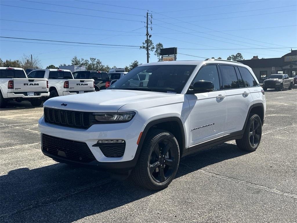 new 2025 Jeep Grand Cherokee car, priced at $47,823