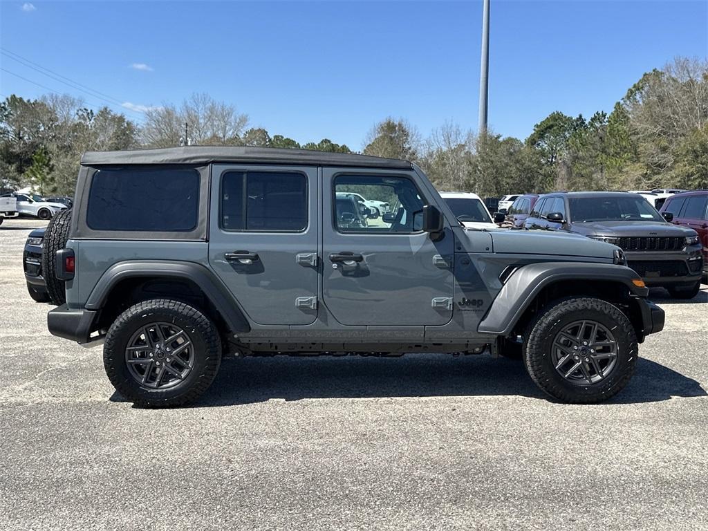 new 2025 Jeep Wrangler car, priced at $45,125