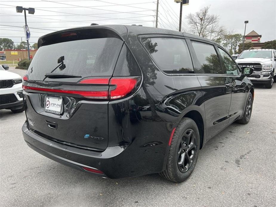 new 2024 Chrysler Pacifica Hybrid car, priced at $42,589