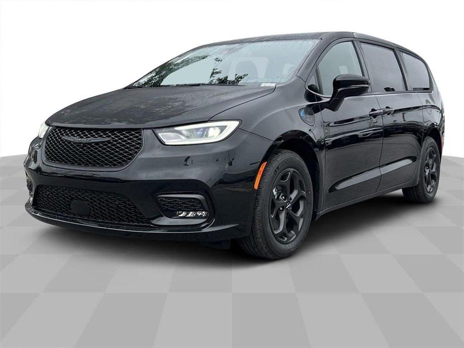 new 2024 Chrysler Pacifica Hybrid car, priced at $42,589