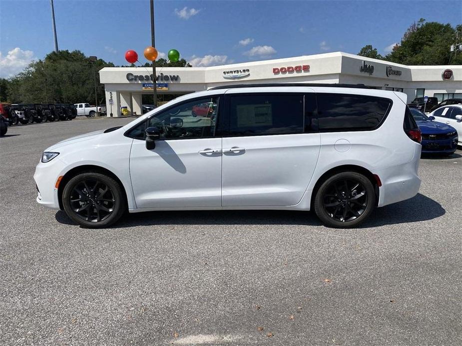 new 2024 Chrysler Pacifica car, priced at $39,985