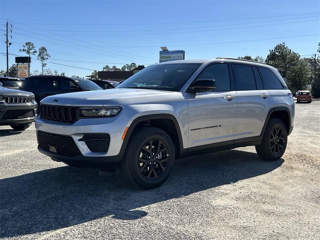 new 2025 Jeep Grand Cherokee car, priced at $40,030