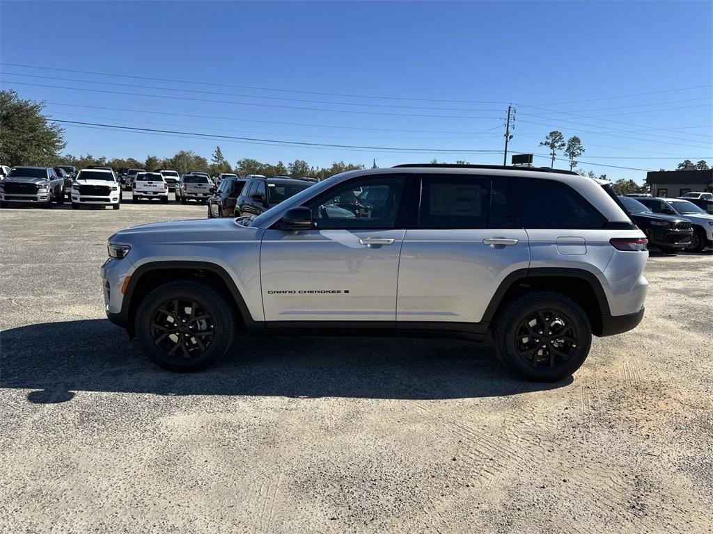 new 2025 Jeep Grand Cherokee car, priced at $40,030