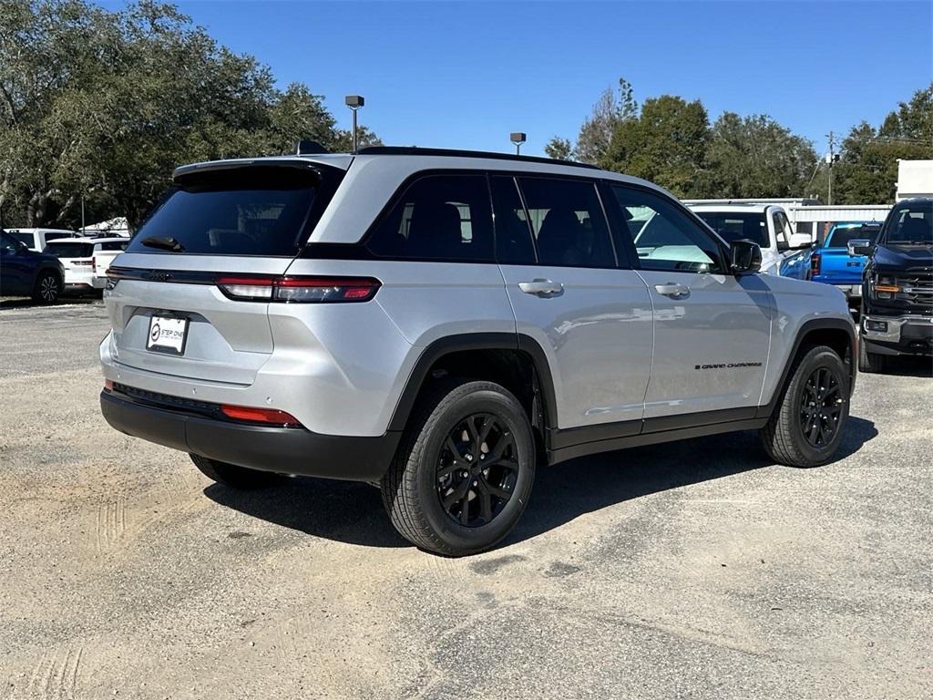 new 2025 Jeep Grand Cherokee car, priced at $40,030