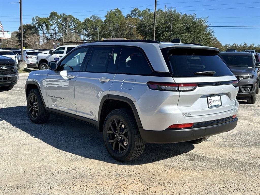 new 2025 Jeep Grand Cherokee car, priced at $40,030