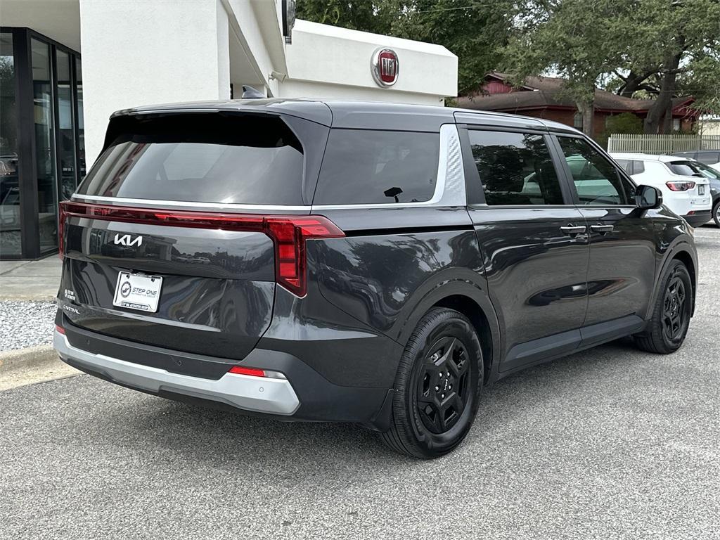 used 2025 Kia Carnival car, priced at $37,552