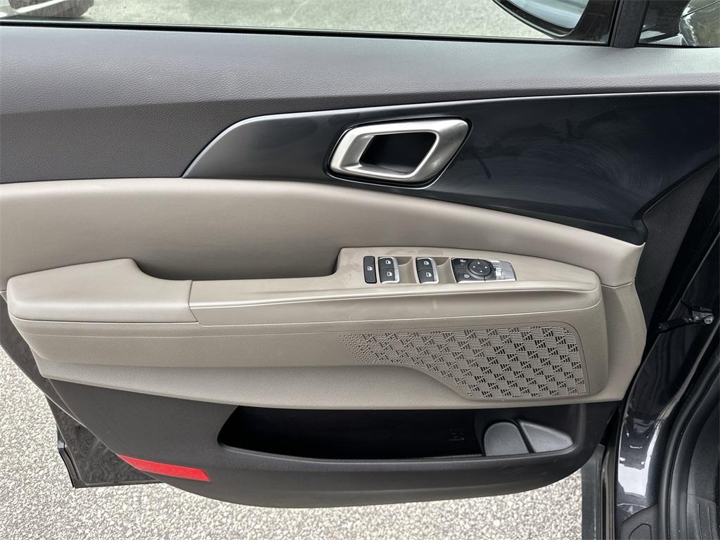 used 2025 Kia Carnival car, priced at $37,552