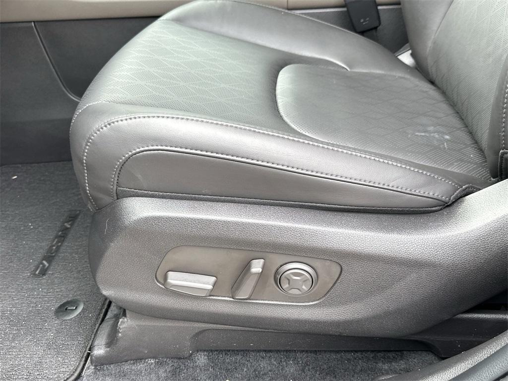 used 2025 Kia Carnival car, priced at $37,552