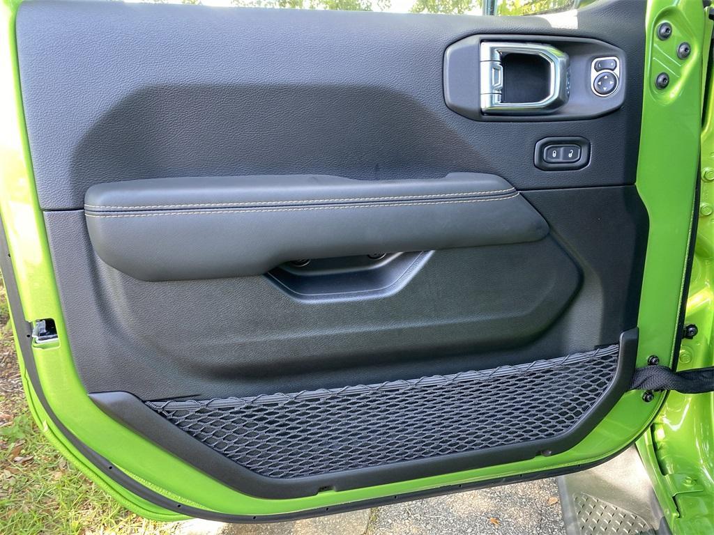 new 2025 Jeep Gladiator car, priced at $43,595