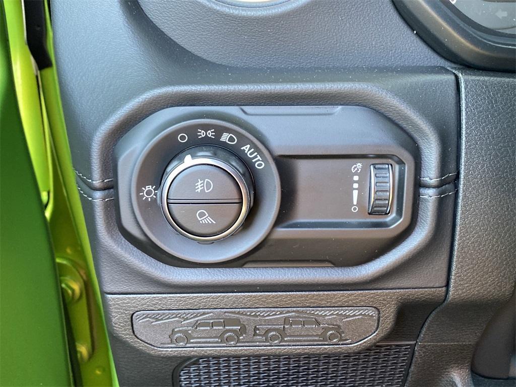 new 2025 Jeep Gladiator car, priced at $43,595