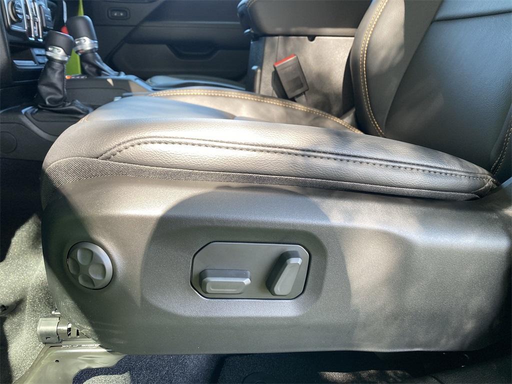new 2025 Jeep Gladiator car, priced at $43,595