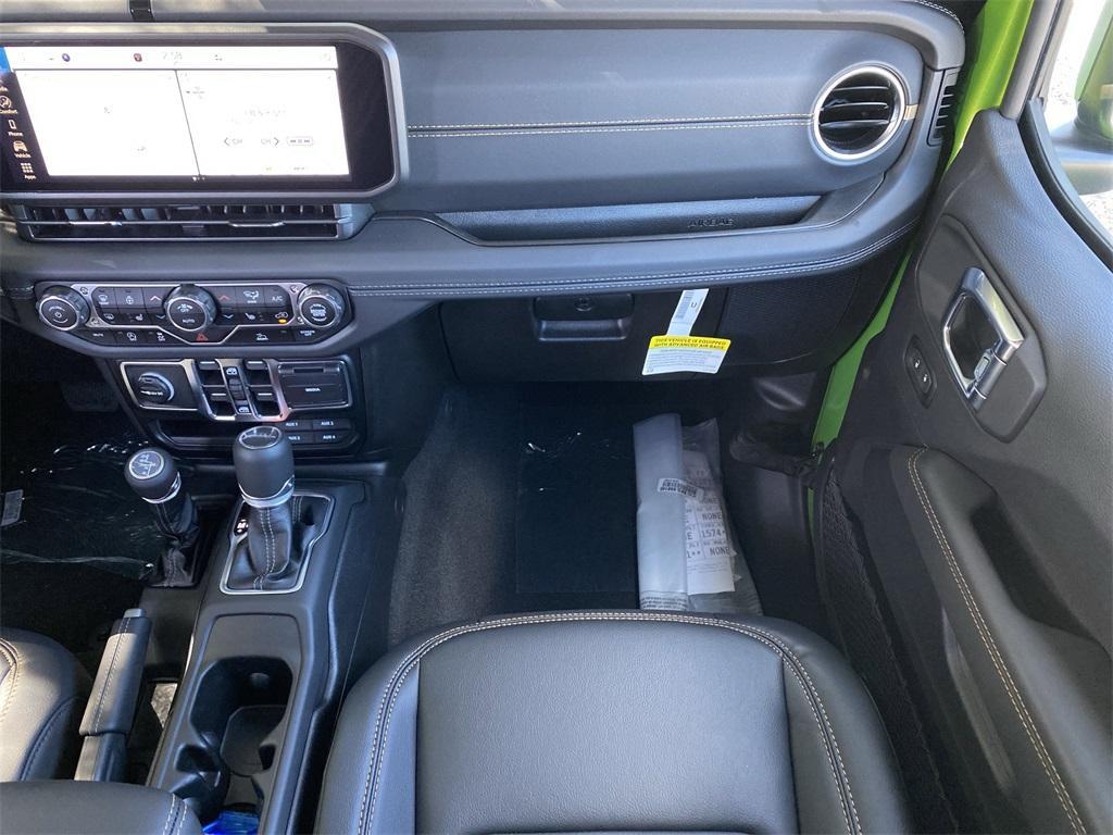 new 2025 Jeep Gladiator car, priced at $43,595