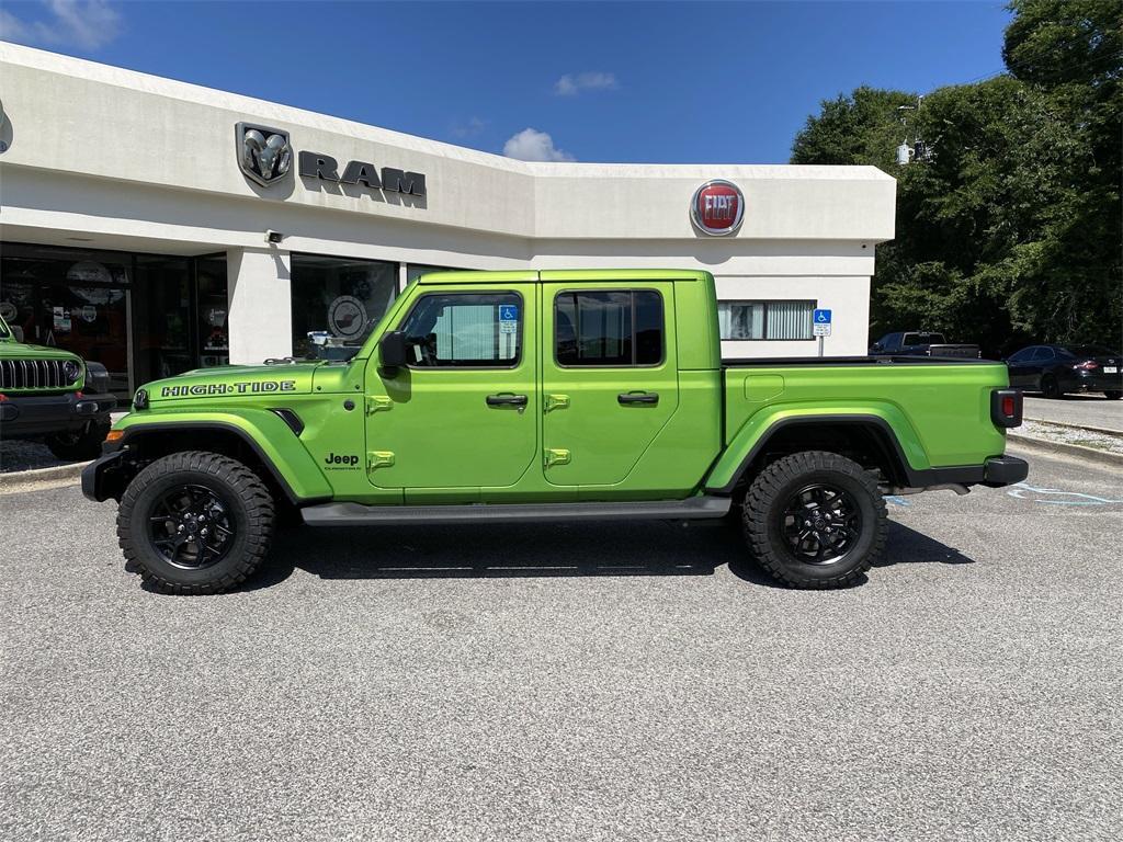 new 2025 Jeep Gladiator car, priced at $43,595