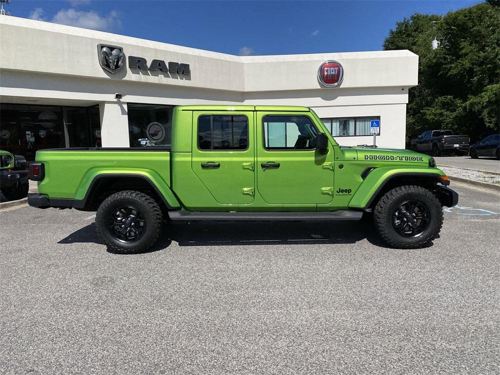 new 2025 Jeep Gladiator car, priced at $43,595