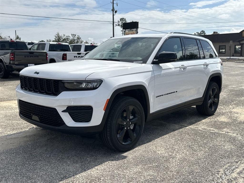 new 2025 Jeep Grand Cherokee car, priced at $41,325