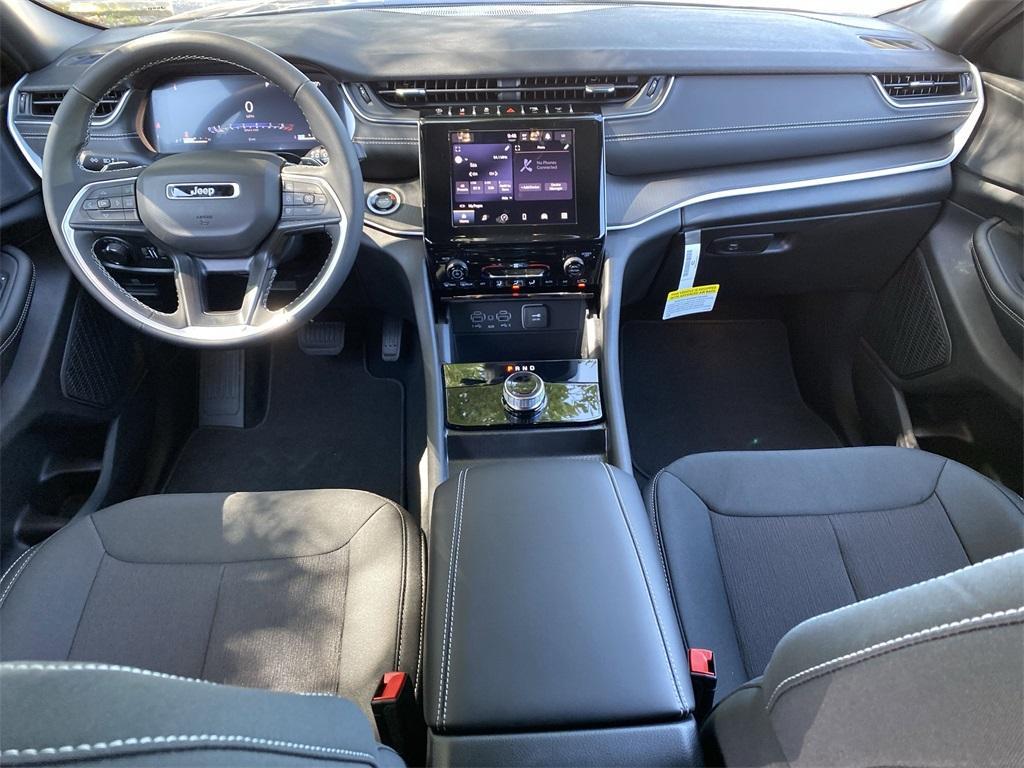 new 2025 Jeep Grand Cherokee car, priced at $38,492