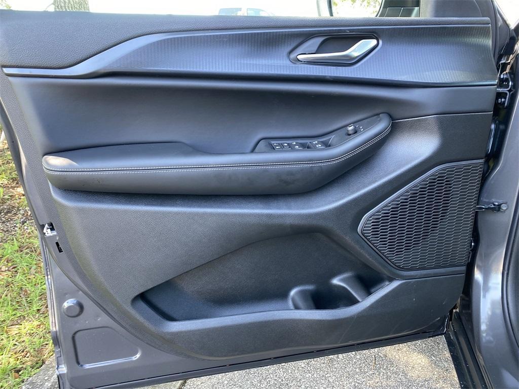 new 2025 Jeep Grand Cherokee car, priced at $36,170