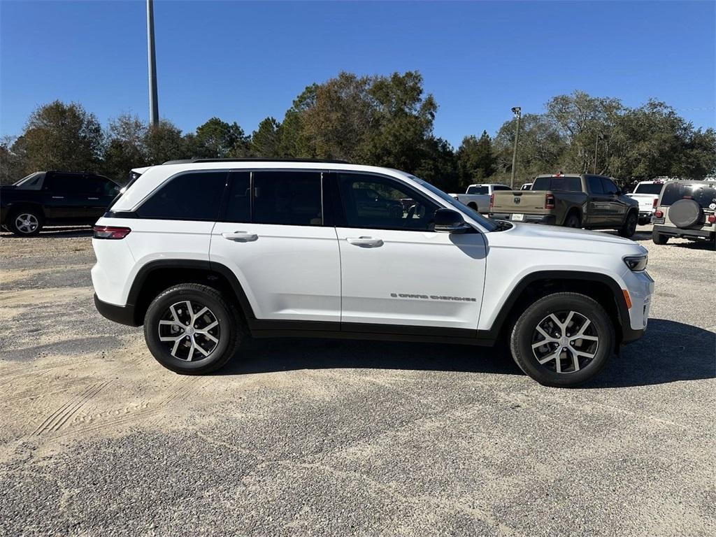 new 2025 Jeep Grand Cherokee car, priced at $42,515