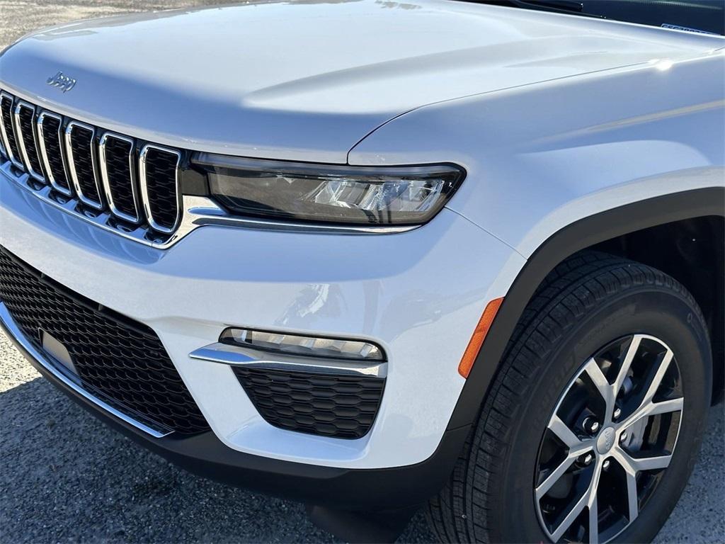 new 2025 Jeep Grand Cherokee car, priced at $42,515