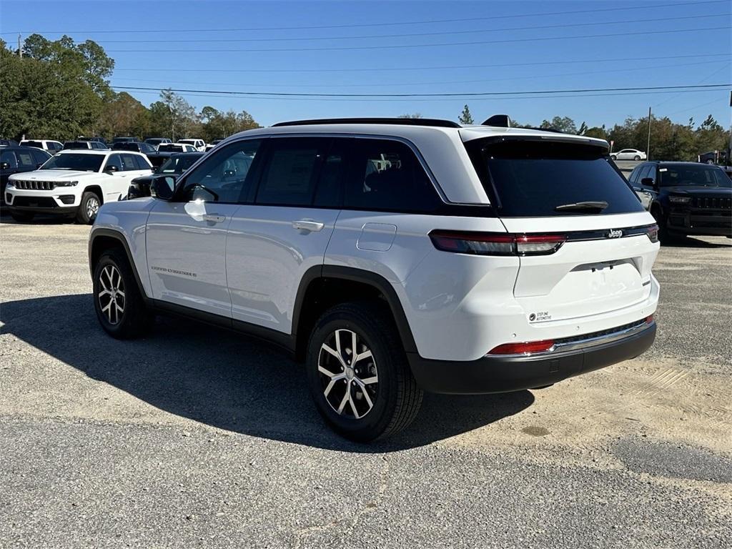 new 2025 Jeep Grand Cherokee car, priced at $42,515