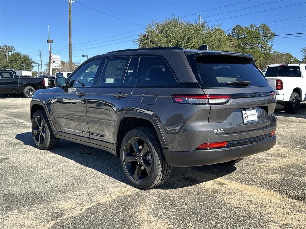 new 2025 Jeep Grand Cherokee car, priced at $43,340