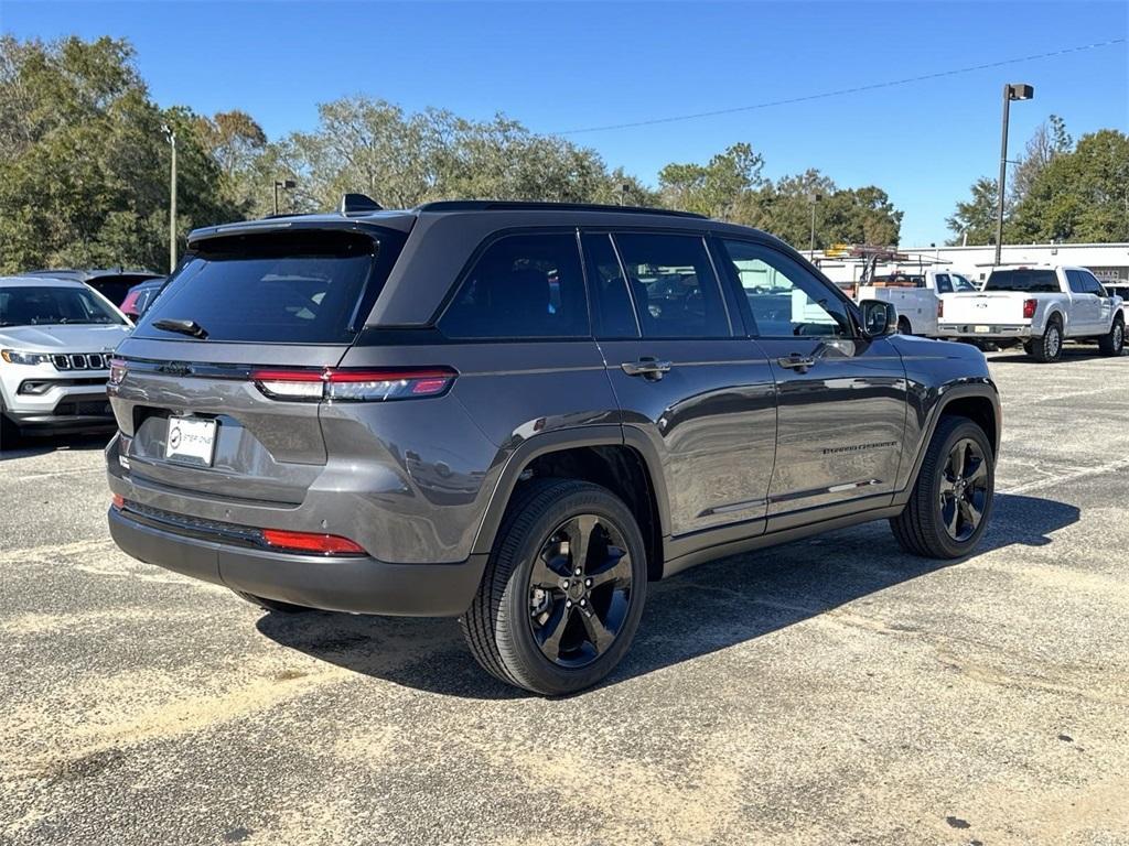 new 2025 Jeep Grand Cherokee car, priced at $43,340