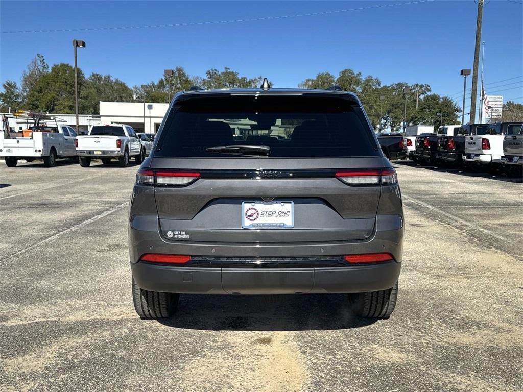 new 2025 Jeep Grand Cherokee car, priced at $43,340