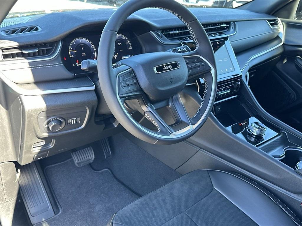 new 2025 Jeep Grand Cherokee car, priced at $43,340