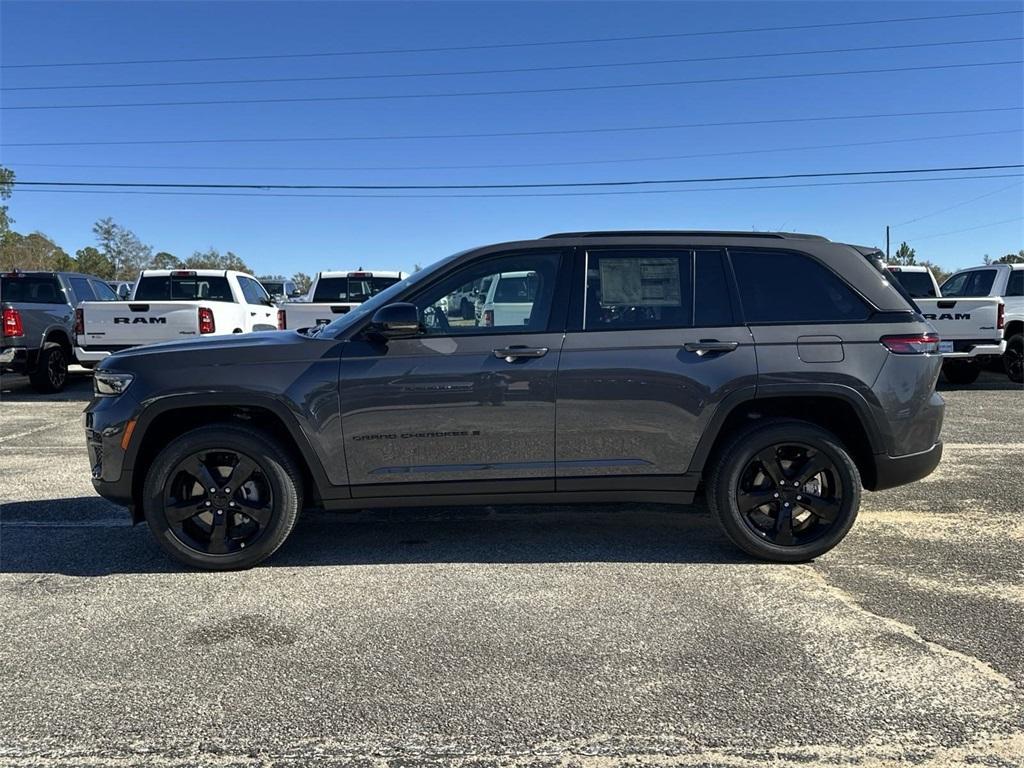 new 2025 Jeep Grand Cherokee car, priced at $43,340