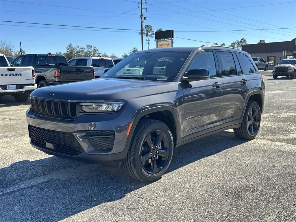 new 2025 Jeep Grand Cherokee car, priced at $43,340