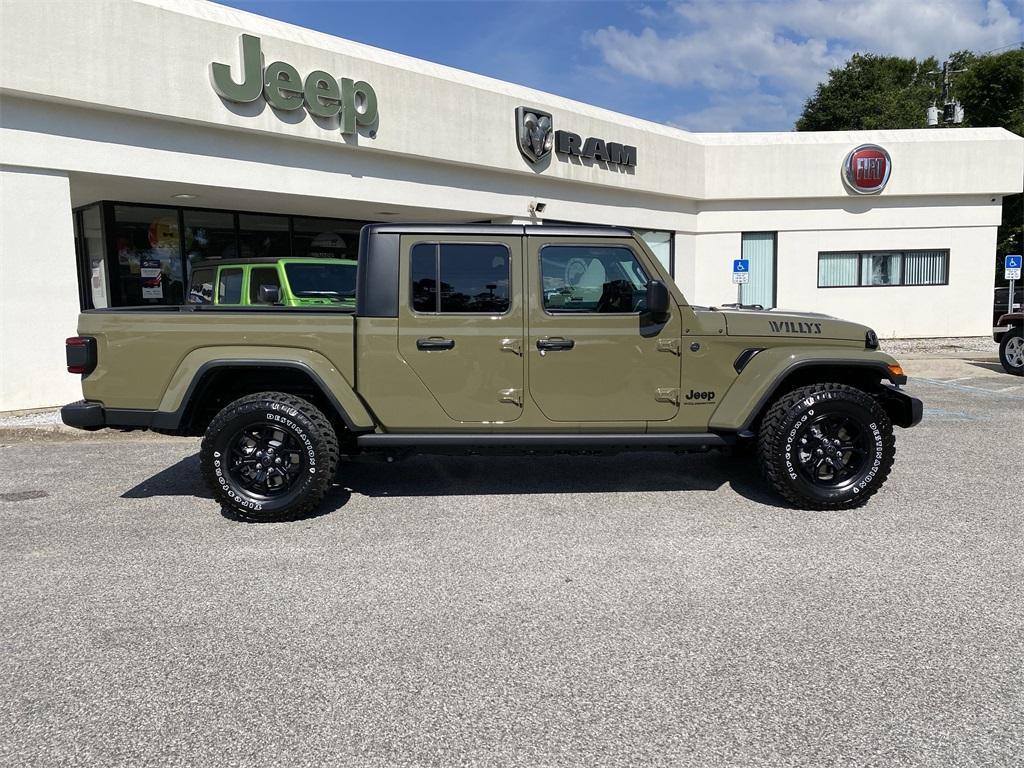 new 2025 Jeep Gladiator car, priced at $46,236