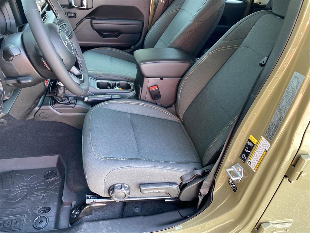 new 2025 Jeep Gladiator car, priced at $46,236