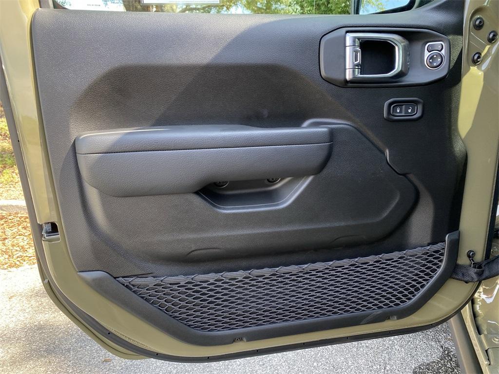 new 2025 Jeep Gladiator car, priced at $46,236