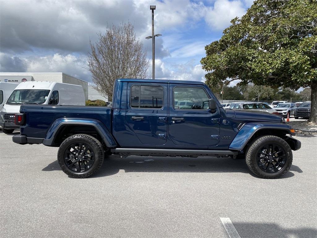 new 2025 Jeep Gladiator car, priced at $40,685