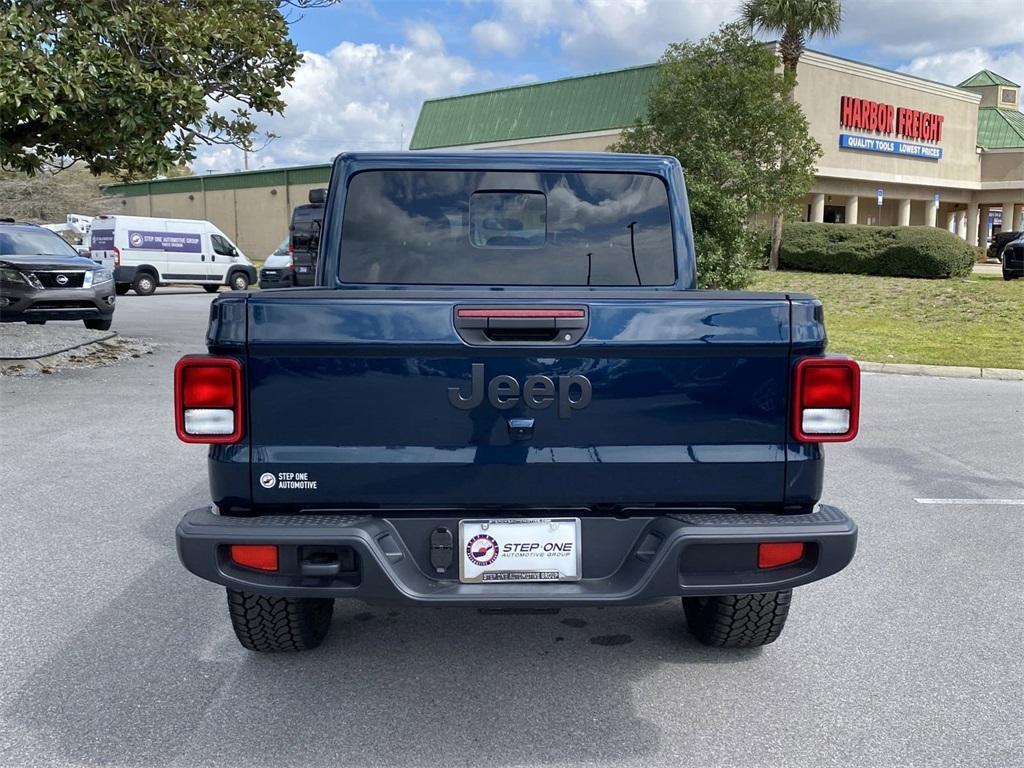 new 2025 Jeep Gladiator car, priced at $40,685